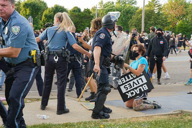 Protester shoots himself in the foot at Florissant protest